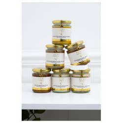 Perfect Gift All 6 of our raw honeys with the infusions, this health packed pack consists of wonderful different flavours to last you months! Included: Pure raw British runny honey Pure raw British softset honey Pure raw British runny honey with honeycomb Pure raw infusions (Turmeric, Ginger, Cinnamon) Size: 227g