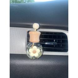 Perfect Gift Experience a burst of joy and fulfilment with our pure Essential Oil Blend. This little bottle contains a carefully crafted mix of mood-enhancing oils, while on the road. Featuring zesty citrus and soothing lavender, designed to enhance your driving experience with a positive and refreshed mindset every time.  Car diffuser vent clip, comes with a flower decoration.  The scent: Lavender, orange and bergamot  