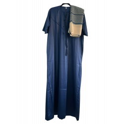 Perfect Gift Emirati Thobe with Matching Palestinian-style imamah – Traditional Elegance for Special Occasions Celebrate tradition in style with this classic Emirati thobe, thoughtfully designed for comfort and distinction. Ideal for special occasions, it comes with a matching Palestinian-style imamah to complete the look. Features:Long thobe with short sleeves – breathable and ideal for warm climatesLightly glazed polyester fabric – offers a soft sheen and refined textureCollar with press stud closure – for a neat, structured appearanceDecorative fabric buttons – add a touch of cultural eleganceTone-on-tone front topstitching – subtle yet sophisticated detailTwo side pockets – practical and discreetMatching Palestinian-style imamah (head wrap) – perfect for formal wear and special occasions Composition: 100% high-quality polyesterThis Emirati thobe and Palestinian-style imamah set is perfect for Eid, weddings, jummah, and special gatherings&mdash;combining cultural heritage with modern finess. ***Palestinian-style imamah sold separately&nbsp;