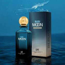 Perfect Gift Bleu Moon Extrait de Parfum is a refreshing and invigorating fragrance that opens with a crisp, energizing burst of bergamot, lemon, apple, and delicate hints of orange blossom. This vibrant opening smoothly transitions into a heart of woody notes, rose, and patchouli, bringing warmth and depth. The fragrance settles into a sensual base of cedarwood, musk, and vanilla, leaving a lasting impression of subtle sophistication.Perfect for both everyday wear and special occasions, Bleu Moon evokes confidence and cool charm with every spray. It's more than just a scent—it's a refreshing ritual to start your day on a positive note.Fragrance Notes: Top: Bergamot, Lemon, Orange Blossom, AppleMiddle: Woody Notes, Rose, PatchouliBase: Cedarwood, Musk, VanillaSize: 110ml