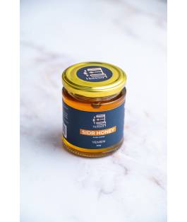 Perfect Gift Our Yemeni Sidr Honey Summer Harvest is 100% Pure and Raw and provides a wealth of vitamins, minerals and additional nutrients that make it extremely powerful for your body and mind. It can help to cure numerous conditions along with boosting the immune system, enhancing energy, treating various digestive problems and sustaining a healthy gut! Texture: Medium Thickness and Rich, like molten toffee melting in your mouth. Colour: Liquid Gold Taste: Butterscotch, Buttery notes. Perfect balance of sweetness (not overly sweet) Benefits: Rich in Vitamins and Antioxidants. High medicinal qualities Aroma: Unique and distinctive.