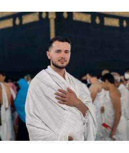 Perfect Gift Bamboo-Cotton Ihram Set (2 Pieces) – Premium Quality for Hajj & Umrah Step into your sacred journey with comfort and peace of mind. Our Bamboo-Cotton Ihram Set is designed to give pilgrims the highest level of softness, purity, and practicality while honoring the requirements of Ihram. &nbsp; Each set includes 2 seamless towels (approx. 110 × 220 cm), carefully crafted from a luxurious blend of 70–80% bamboo viscose with cotton. This unique combination creates a fabric that is:Soft & Gentle – Silky smooth against the skin, ideal for long hours of wear.&nbsp;Antibacterial & Odor-Resistant – Naturally fresh, even in hot climates.&nbsp;Breathable & Moisture-Wicking – Keeps you dry and comfortable.&nbsp;Thermo-Regulating – Cool during heat, warm in cooler conditions.&nbsp;UV-Protective – Shields against up to 97.5% harmful rays.&nbsp;Eco-Friendly & Sustainable – A choice that’s good for you and the planet. Designed in Turkey with quality craftsmanship, this ihram is not only practical but also a spiritual investment. Whether for yourself or as a gift, the Bamboo-Cotton Ihram Set brings together devotion, comfort, and sustainability in one sacred garment. Perfect for Hajj, Umrah, or gifting to loved ones embarking on their&nbsp;pilgrimage.