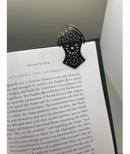 Islamic Gifts The Na’l Bookmark in Black | Prophetic Sandal - Includes Free Luxury Premium Gift Box - Islamic Book Mark - Premium Islamic Bookmark - Islamic Jewellery - Islamic Gift for Her, Mother, Sister or Friend - Prophet Muhammad Sandal Bookmark at Riwaya